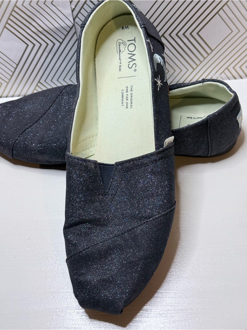 Toms Black Celestial Embodied  Glitter Crescent Moon  Stars Fox Slip-Ons Size 9